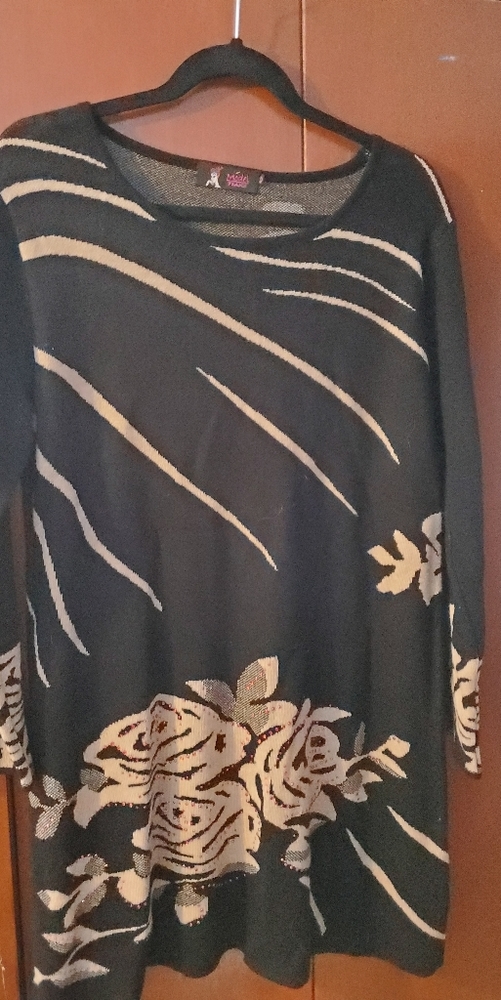 Model tunic sweater